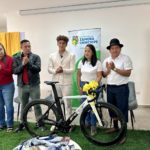 Prefectura fortalece a deportistas mediante la entrega de implementos deportivos